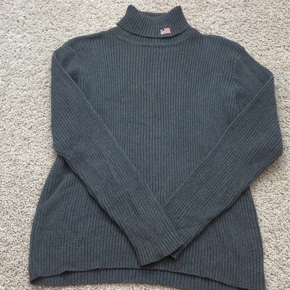 Ralph Lauren Gray Ribbed Turtleneck – Classic American Flag Logo 🇺🇸 Quiet Luxury